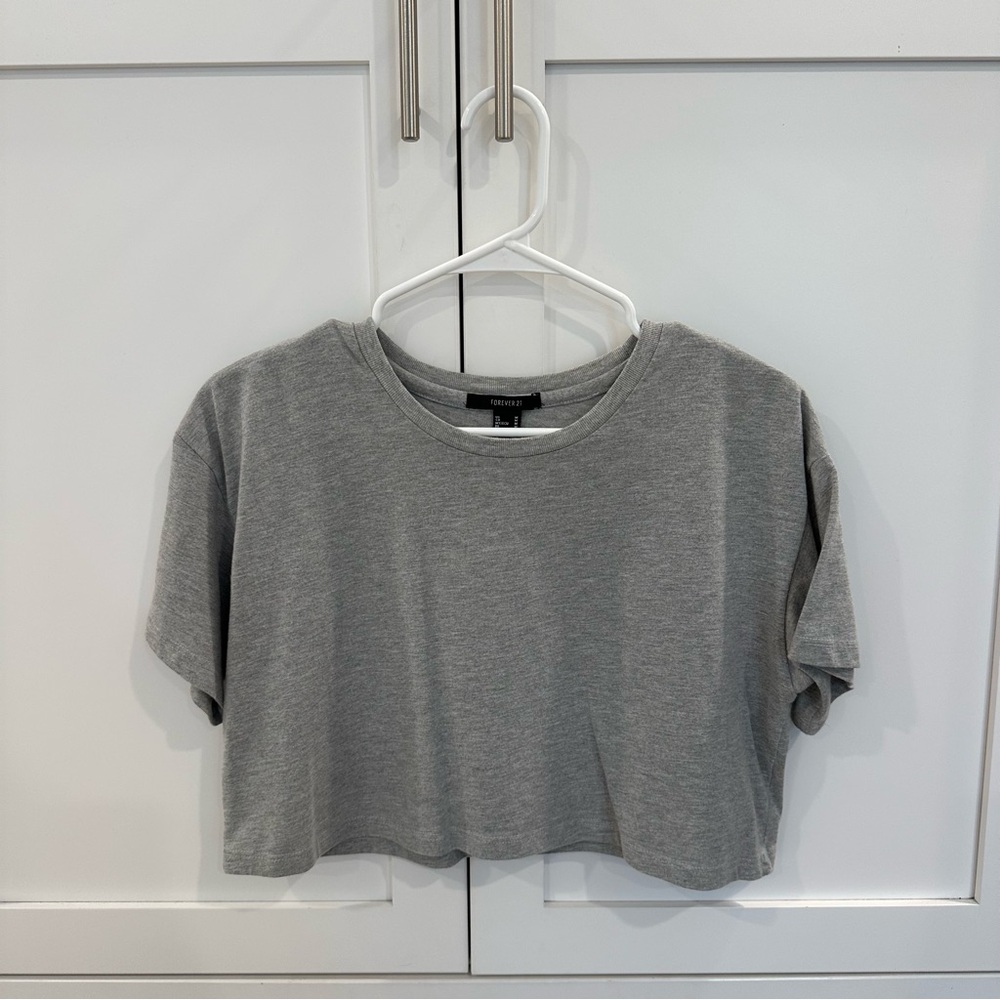Forever 21 Gray Cropped Short Sleeve T-Shirt